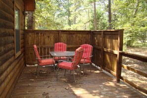 Outdoor dining - Oak View- Broken Bow/Hochatown- 1bd (Broken Bow)