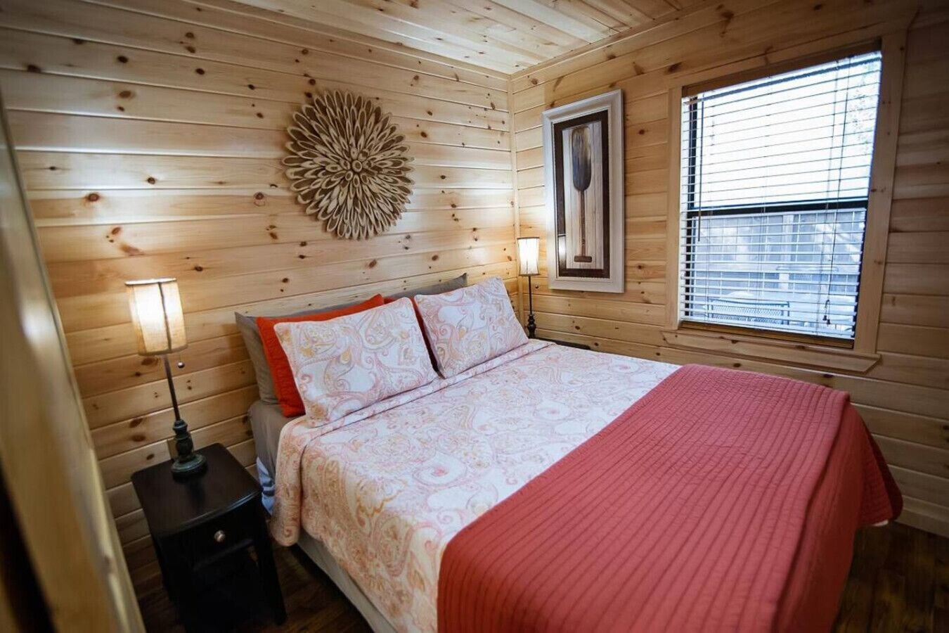 1 bedroom, desk, free WiFi, bed sheets