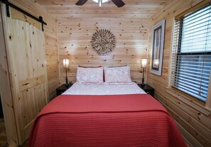 Desk, free WiFi, bed sheets - Oak View- Broken Bow/Hochatown- 1bd (Broken Bow)