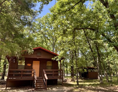 Cozy 1BR Cabin w/ Private Hot Tub Near Broken Bow