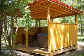 Bañera de hidromasaje al aire libre