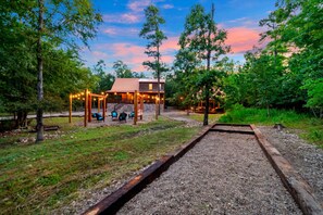 Property grounds - Ritzy Rendezvous- Broken Bow/Hochatown- 2bd (Broken Bow)