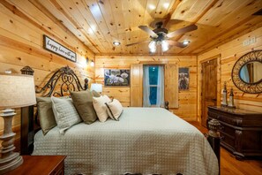 2 bedrooms, desk, free WiFi, bed sheets - Ritzy Rendezvous- Broken Bow/Hochatown- 2bd (Broken Bow)