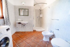 Doccia, asciugacapelli, bidet