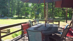 Outdoor dining - Papa`s Packwood Cabin (Packwood)