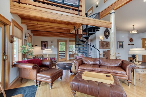 Smart TV, fireplace, DVD player