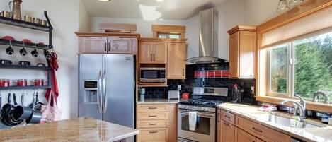 Refrigerador, microondas, horno y parrilla de estufa