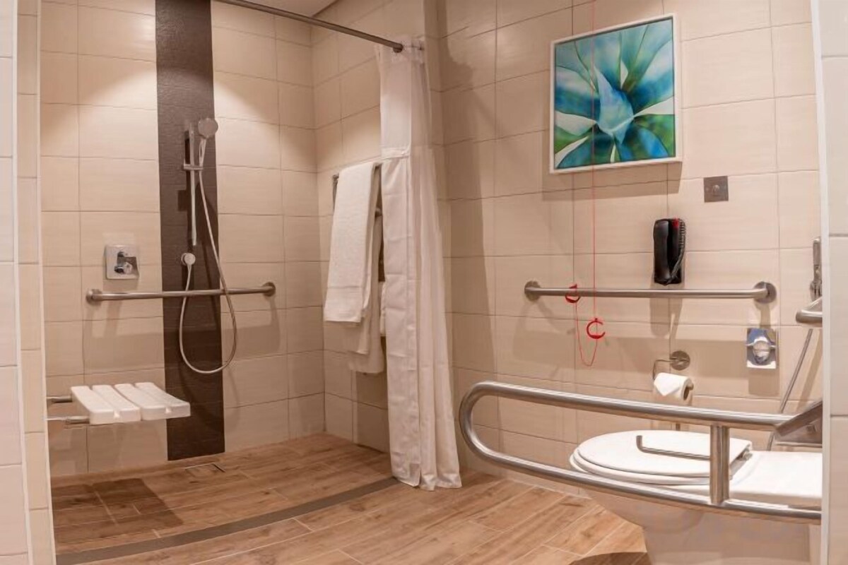 Bathroom | Free toiletries, hair dryer, towels, soap
