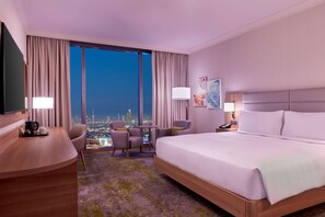 Premium bedding, in-room safe, desk, laptop workspace - Hilton Garden Inn Kuwait (Kuwait City)