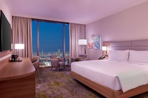 Premium bedding, in-room safe, desk, laptop workspace