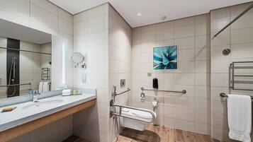 Standard Room, 1 King Bed, Accessible | Bathroom | Free toiletries, hair dryer, towels, soap