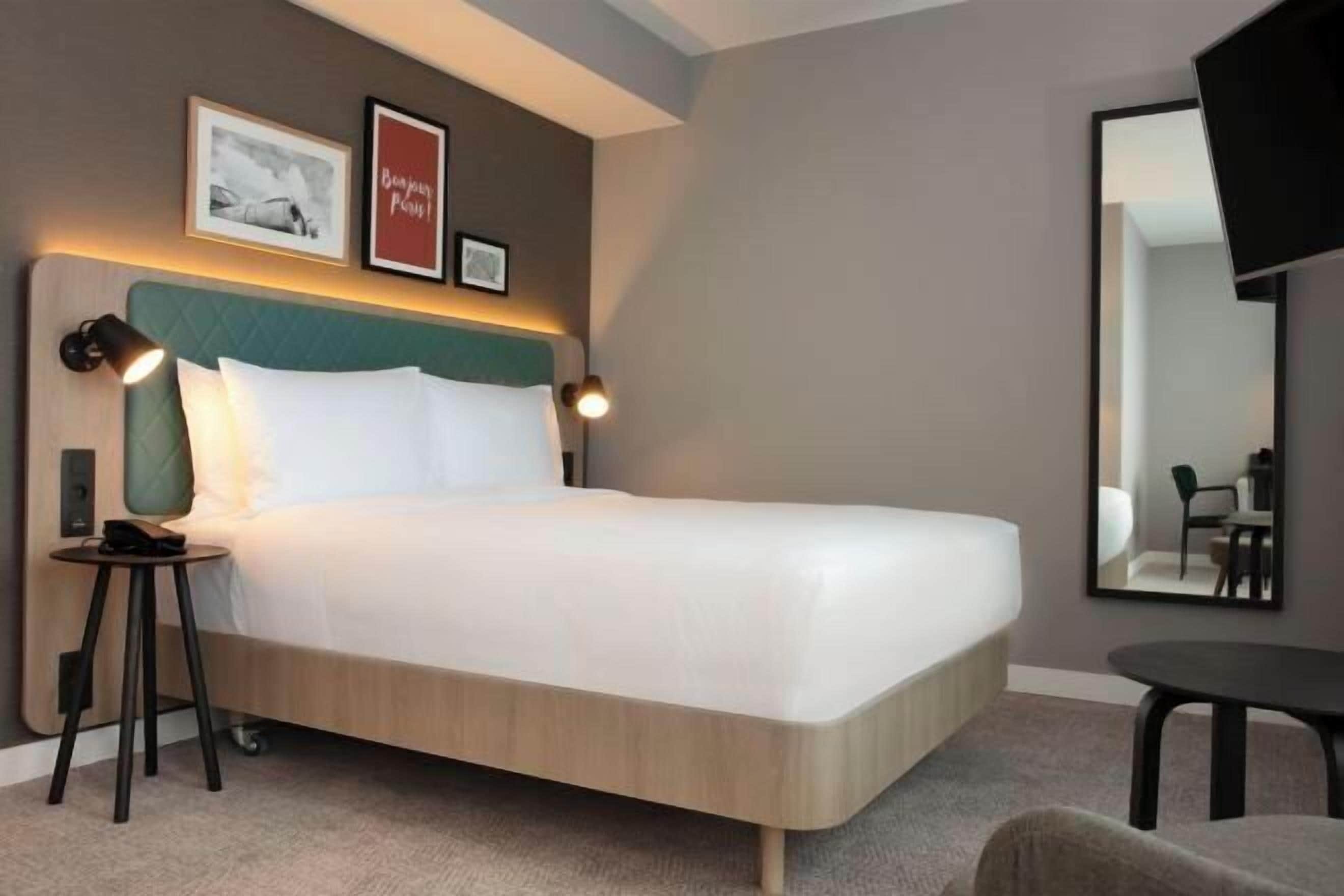 Hypo-allergenic bedding, in-room safe, desk, laptop workspace