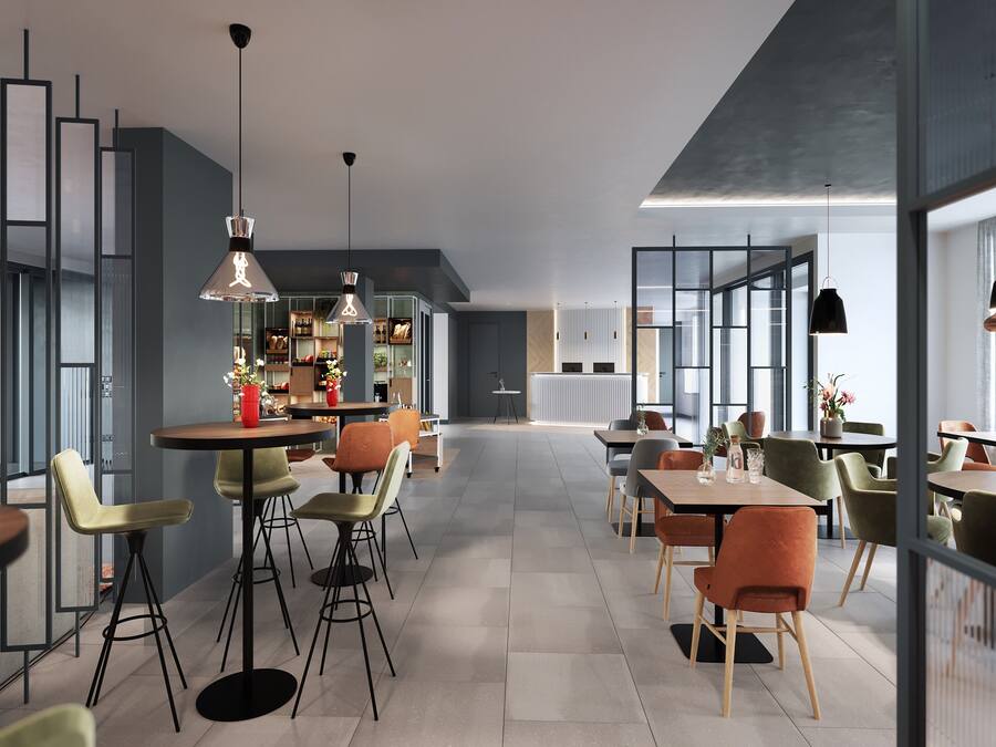 Un espace repas moderne avec des tables hautes, des chaises et des luminaires suspendus.
