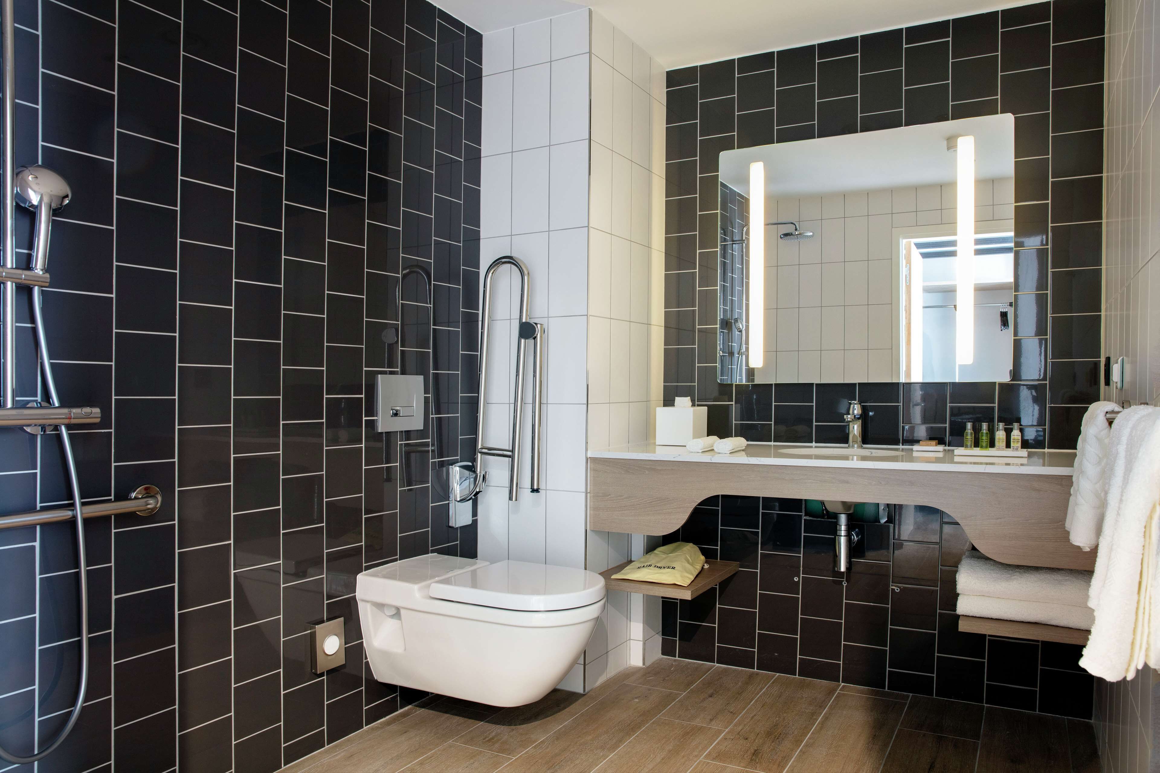 room, 1 queen bed, accessible | bathroom | shower, rainfall showerhead, free toiletries, hair dryer