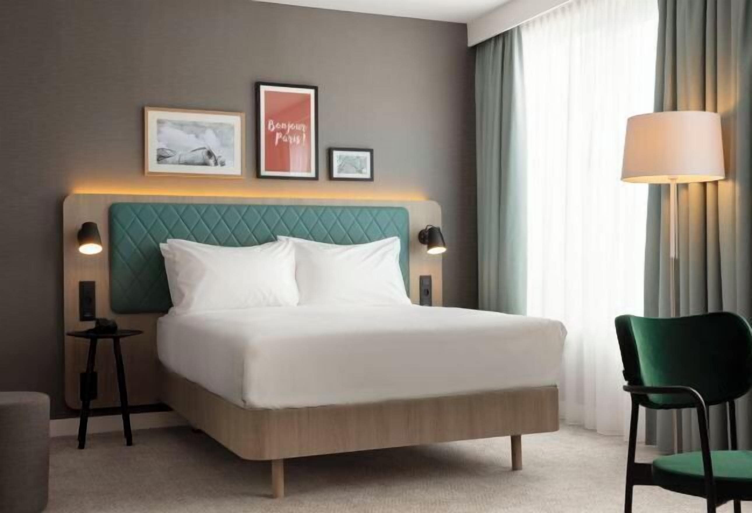 Hypo-allergenic bedding, in-room safe, desk, laptop workspace