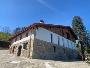 Exterior - Total comfort in the middle of nature: Spacious and with a view (Aia)