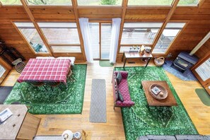 Dining - Trails End | Hot Tub, Starlink, Woodstove (Packwood)