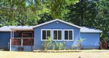 Rustic Rapids · Wood Stove, Creek, Sauna