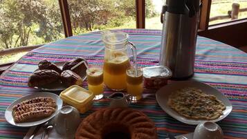 Sudah termasuk sarapan prasmanan setiap hari