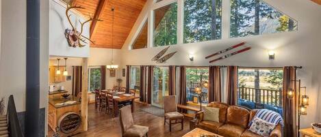 Televisie en een open haard