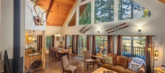 Antler Ridge | Hot tub, Starlink, BBQ, River Access!