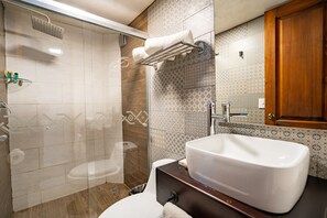 Traditional Room | Bathroom | Free toiletries, hair dryer, towels, soap