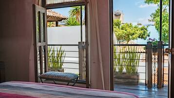 Traditional Room | In-room safe, desk, free WiFi, bed sheets