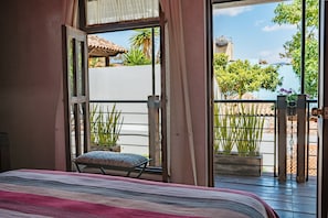 傳統客房 | 客房內保險箱、書桌、免費無線上網、床單