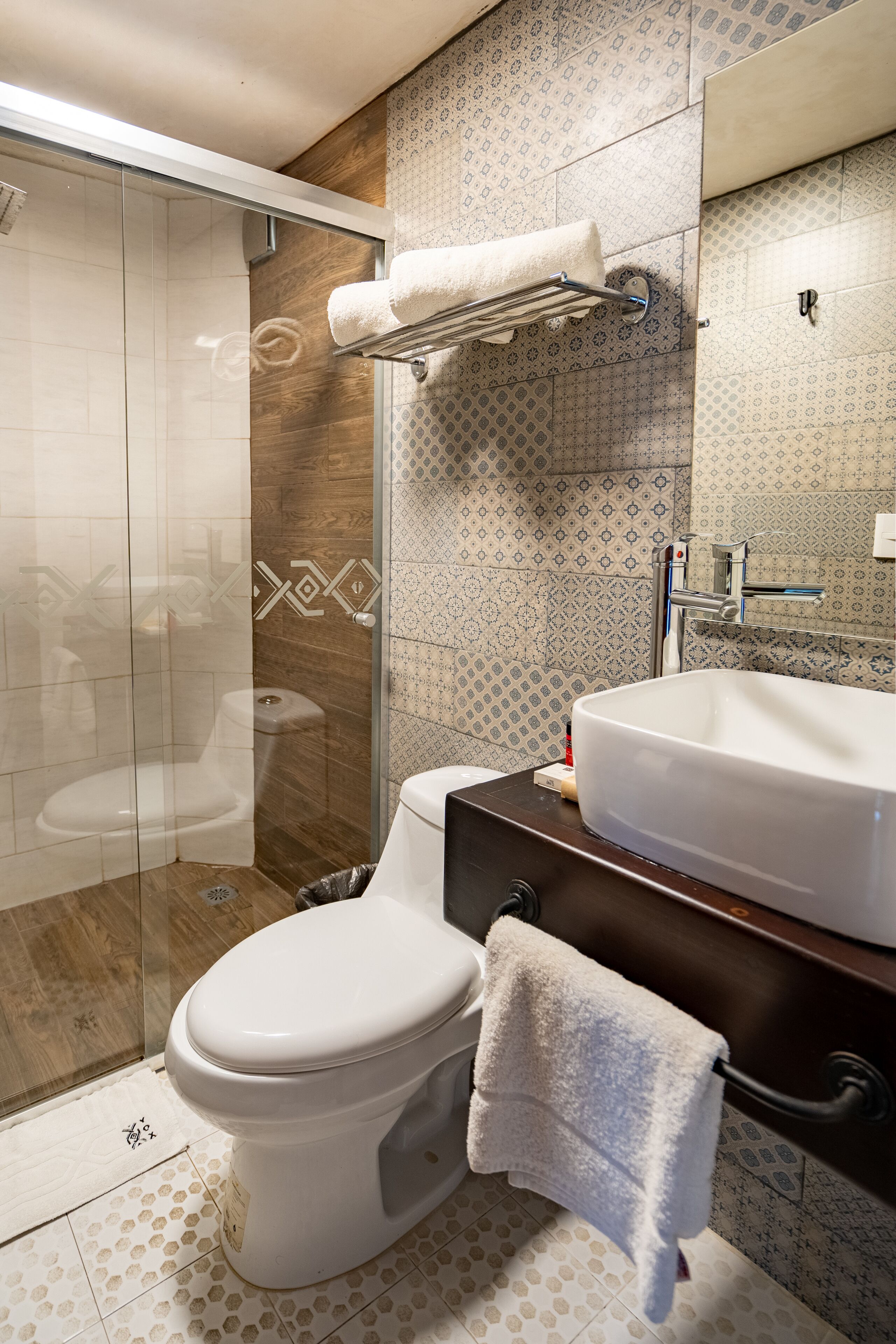 basic room | bathroom | free toiletries, hair dryer, towels, soap