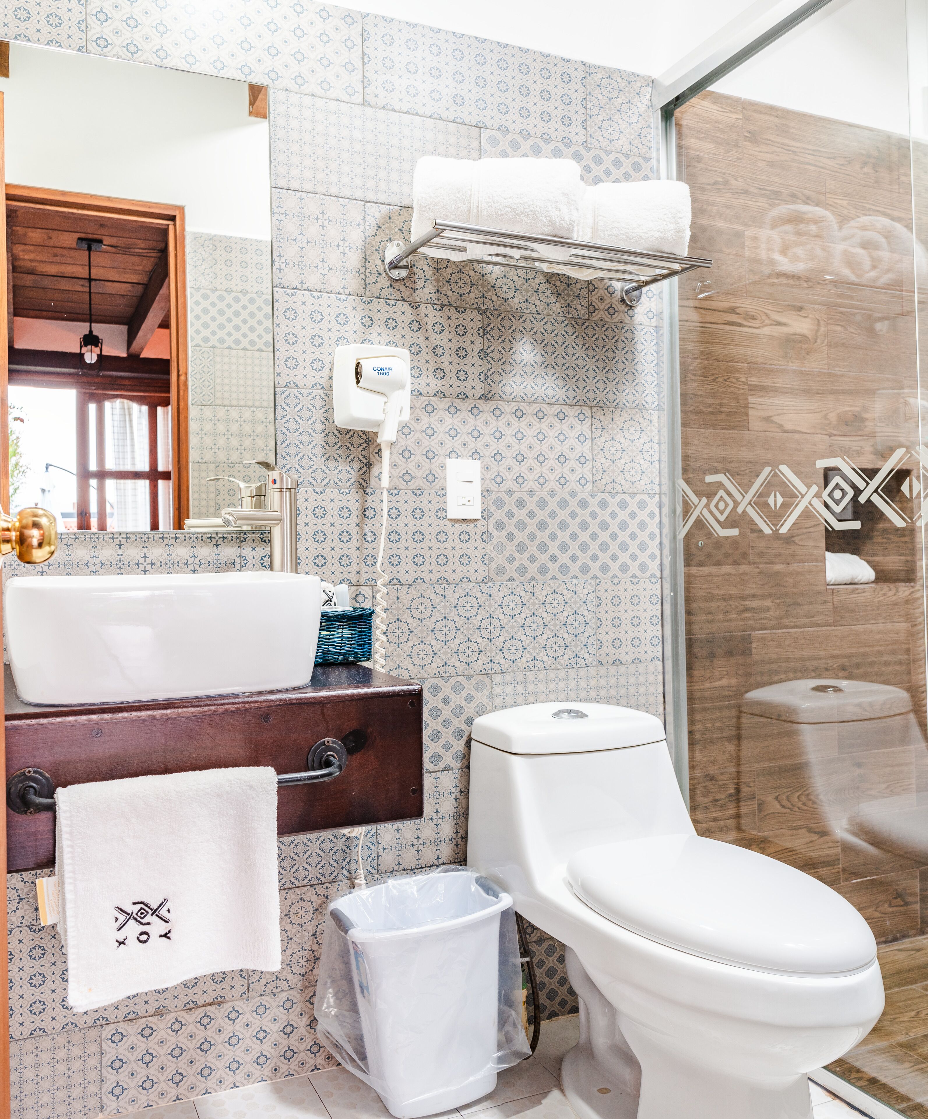 deluxe double room | bathroom | free toiletries, hair dryer, towels, soap