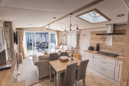 The Jetty - pet friendly and by the beach on Sandhills Holiday Park, Mudeford