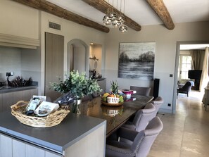 Dining - Mas 5* with stones, heart of the Alpilles - Superb view - Pool and Jacuzzi (LES BAUX DE PROVENCE)