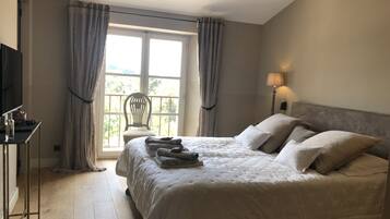 5 dormitorios, caja fuerte, tabla de planchar con plancha