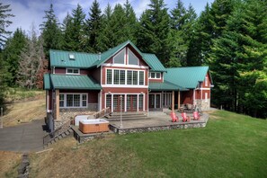 Exterior - Moonlight Ridge (Packwood)