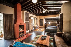 Una Smart TV, una chimenea