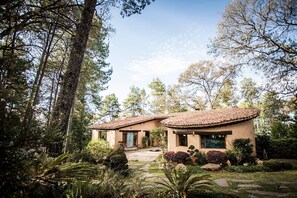 Exterior - Mountain Yoga & Meditation Hacienda (Unknown)