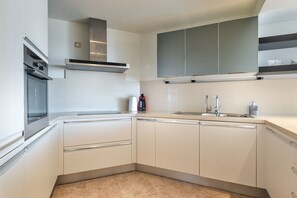 Refrigerador, microondas, horno, lavavajillas