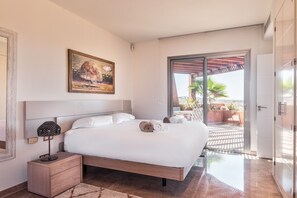 3 bedrooms, in-room safe, iron/ironing board, free WiFi