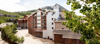 555 Mt. Crested Butte Grand Lodge Condo with views