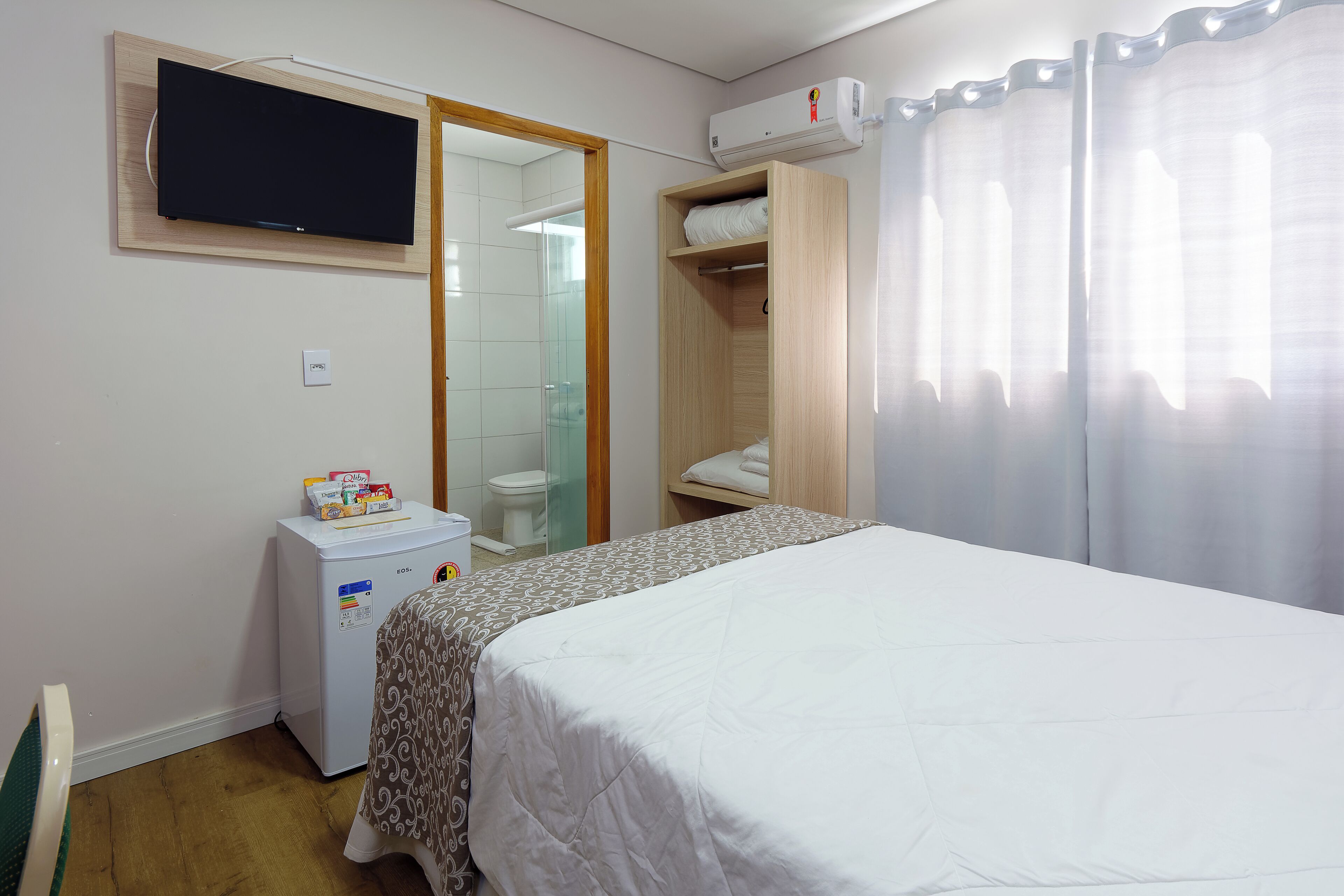 Phòng 2 giường đơn Economy | Minibar, bàn, truy cập Internet không dây miễn phí, bộ trải giường 