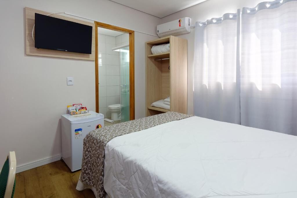 Minibar, desk, WiFi (free), bed sheets