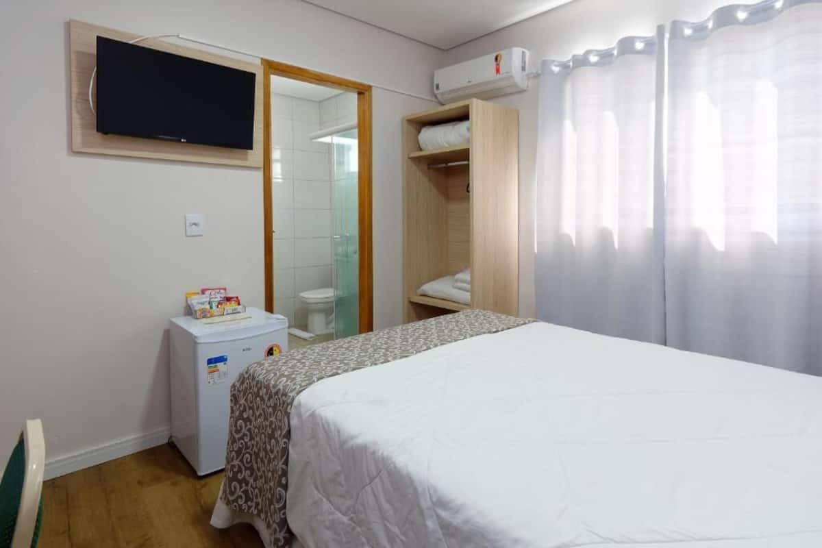Minibar, desk, WiFi (free), bed sheets