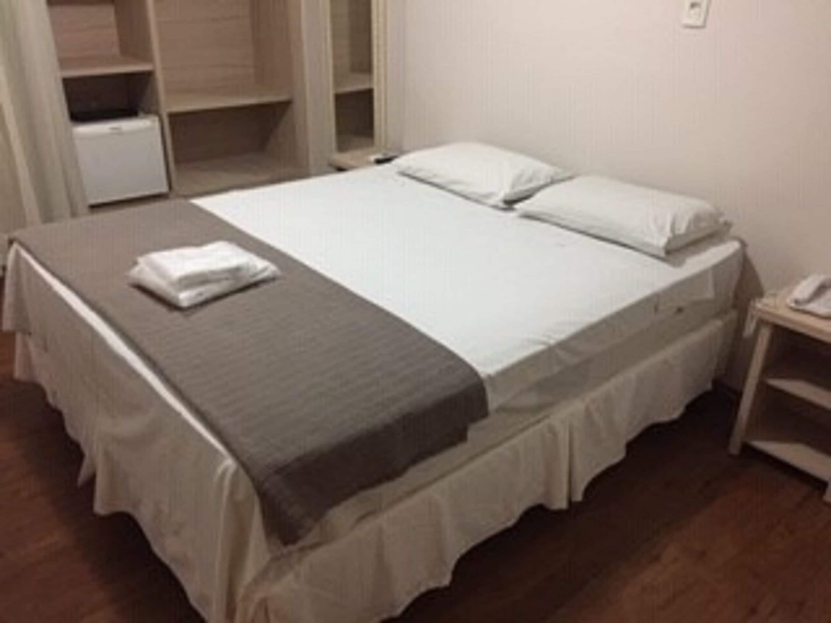 Minibar, desk, WiFi (free), bed sheets