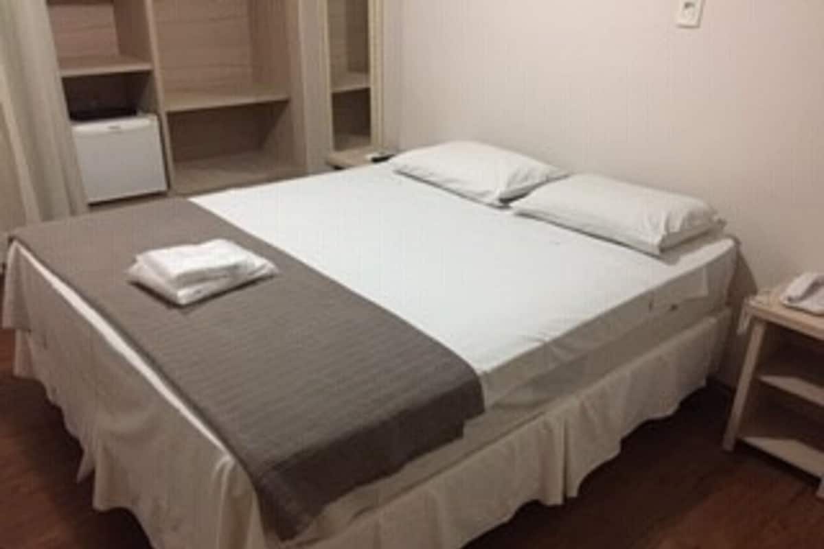 Minibar, desk, WiFi (free), bed sheets