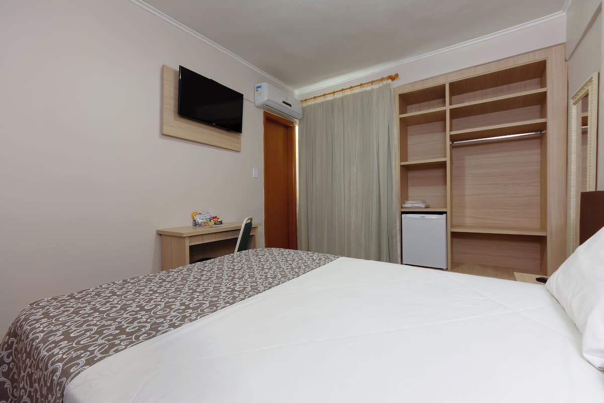 Family Triple Room | Bathroom | Shower, hair dryer, towels, soap