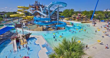 Escapada de Gruene: en el corazón de Gruene, piscina, capacidad para 8 personas.