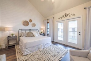 3 slaapkamers, een strijkplank/strijkijzer, wifi, beddengoed