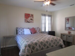 4 bedrooms, iron/ironing board, WiFi, bed sheets