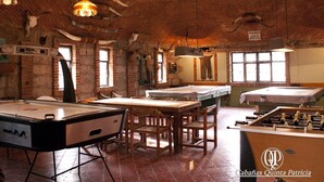 A rustic room with a foosball table, a pool table, and a billiards table. - Cabañas Quinta Patricia (Tequisquiapan)