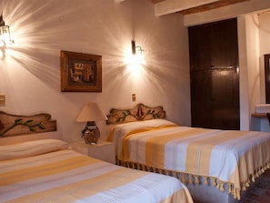 Cabaña familiar, 2 habitaciones, chimenea | Wifi gratis, ropa de cama y acceso para silla de ruedas 